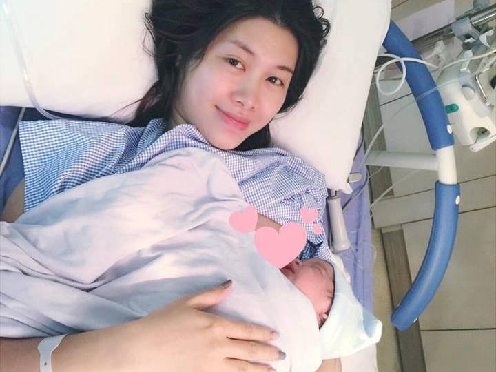 Lan dau lam me cua ba xa Dang Khoi: Khoc, cuoi trong hanh phuc hinh anh