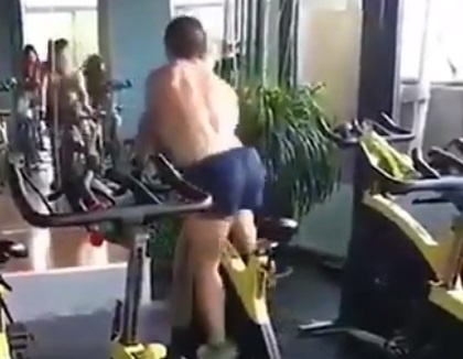 Vua dap xe vua lac hong: Bai tap moi hay dong tac nguy hiem hinh anh