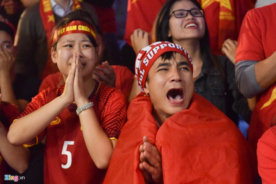 giảm rát họng do cổ vũ bóng đá ảnh 1 giam rat hong do co vu bong da anh 1
