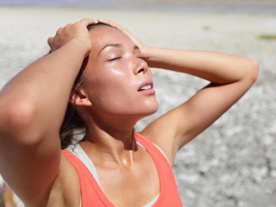 Lam gi khi bi say nang? hinh anh