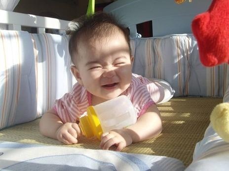 Cach phoi nang giup tre tong hop vitamin D hieu qua hinh anh