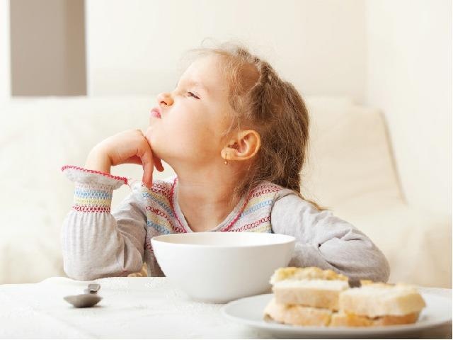 5 sai lam cua me khien tre bieng an hinh anh