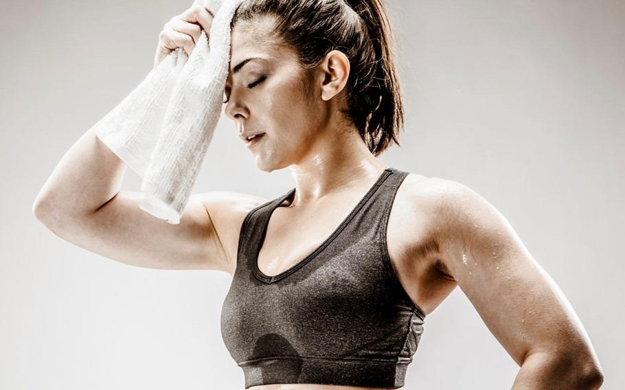 Nen tam nuoc nong hay lanh sau khi tap luyen? hinh anh