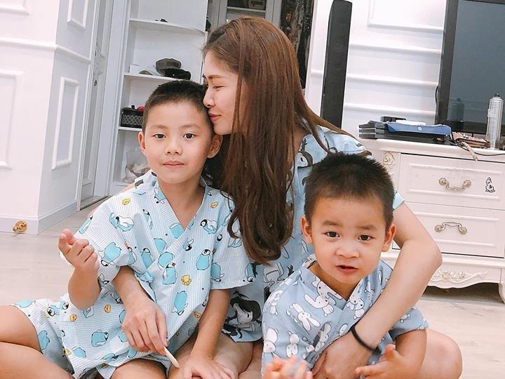 Hot mom Thuy Anh lo lang vi dich tay chan mieng bung phat o TP.HCM hinh anh