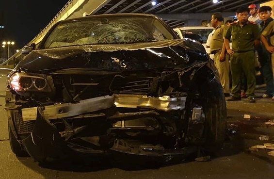 Vu nu tai xe BMW gay tai nan o Sai Gon: Hai nguoi chan thuong so nao hinh anh