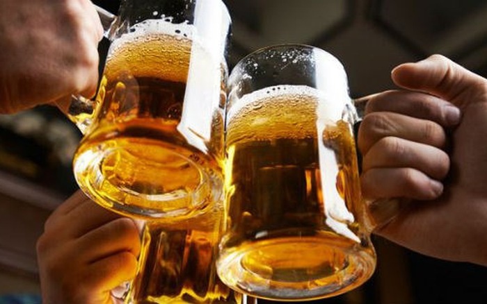 uong ruou bia co chat luong tinh trung kem anh 1