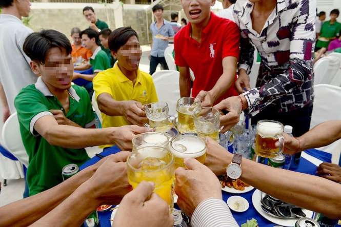 uong ruou bia co chat luong tinh trung kem anh 2