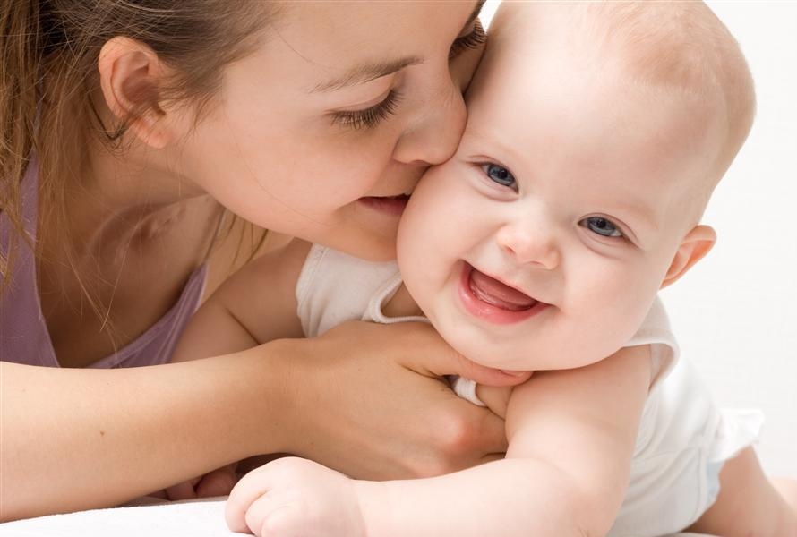 người lớn hôn trẻ nhỏ ảnh 9 nguoi lon hon tre nho anh 9