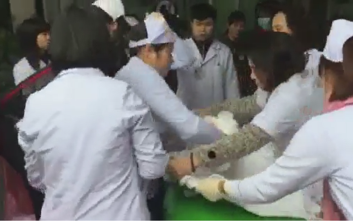 San phu de roi con tren oto hinh anh