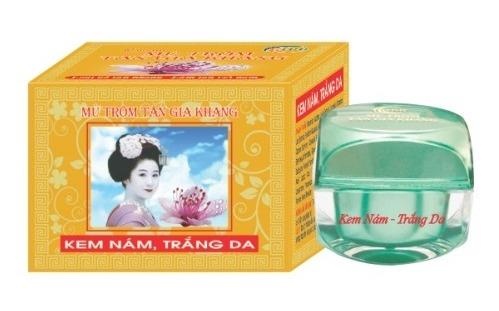 Thu hoi kem duong trang da khong dat chat luong hinh anh