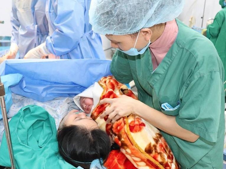 Truyen oi cap cuu thai nhi 25 tuan tuoi hinh anh