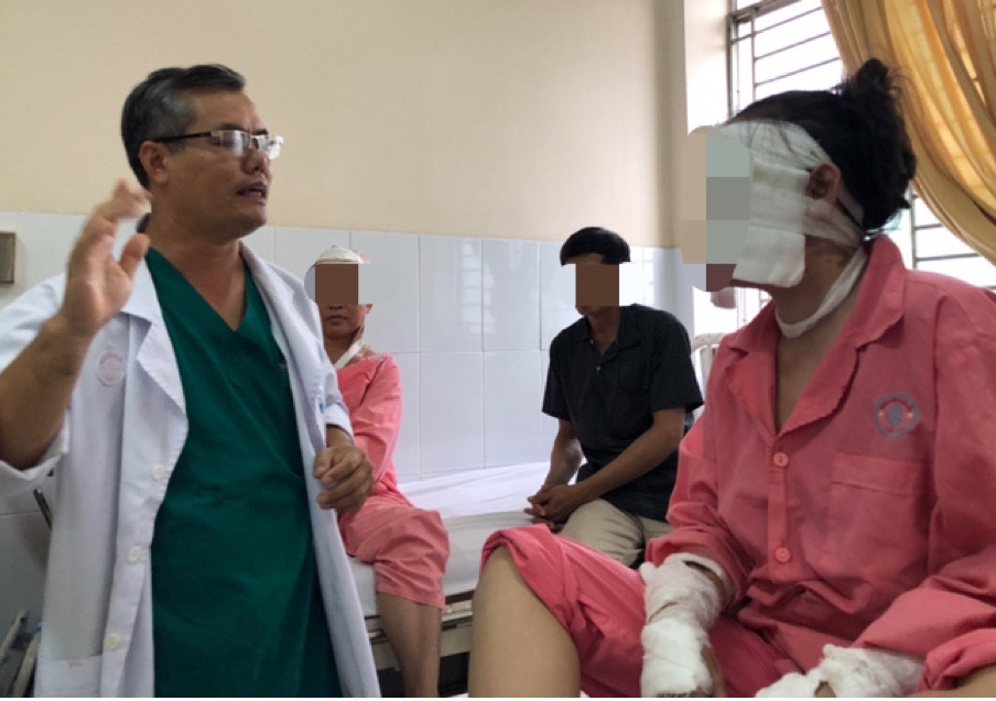 Co gai bi tat axit: 'Toi phai doi dam cuoi de dieu tri' hinh anh