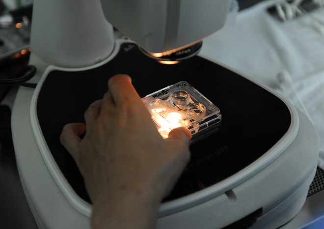 lay tinht trung tu nguoi da mat anh 1