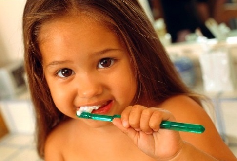 cach cham soc rang mieng cho be ngay Tet anh 1