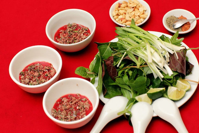 Mot ngay sau khi an tiet canh, chet vi nhiem lien cau lon hinh anh