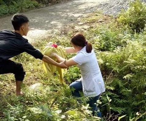San phu bi nga xuong vuc, bac si do de ngay duoi khe nui hinh anh