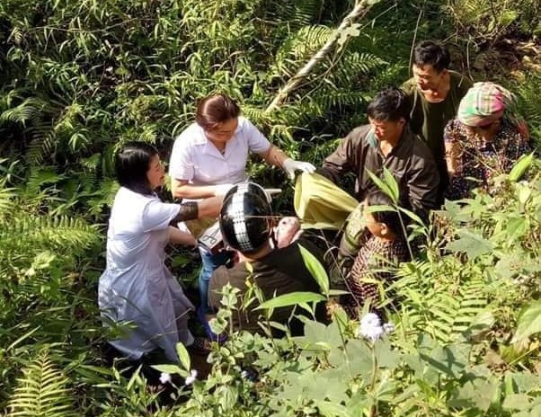sản phụ sinh con dưới khe núi ảnh 1 san phu sinh con duoi khe nui anh 1