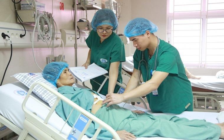 10 tieng kich tinh cap cuu benh nhan phinh dong mach chu bung hinh anh