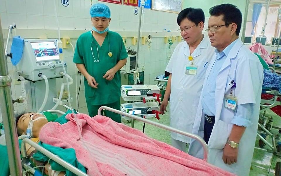 Nguoi dan ong gay hon 10 xuong suon, dap phoi vi tai nan giao thong hinh anh