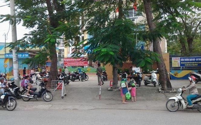 Xac minh thong tin giao vien bi to dung but dam vao tai tre hinh anh