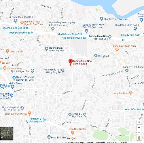 co giao cam but dam vao tai tre anh 1