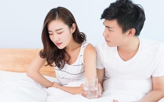 Canh giac voi can benh ung thu lay nhiem qua duong tinh duc hinh anh