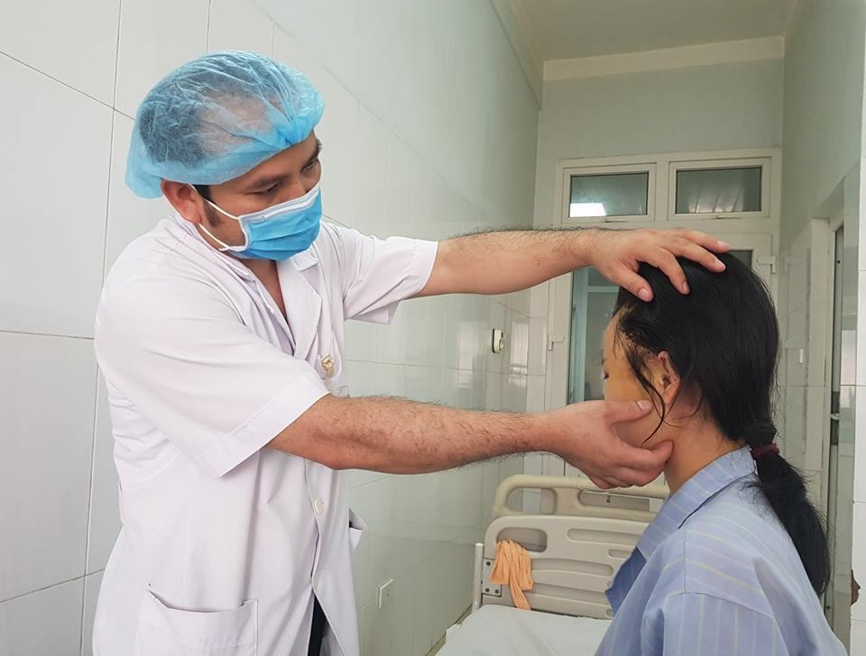 biến dạng mặt vì thẩm mỹ ảnh 1 bien dang mat vi tham my anh 1