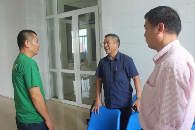 Học sinh bị cột nhảy cao ghim vào đầu ảnh 2 Hoc sinh bi cot nhay cao ghim vao dau anh 2