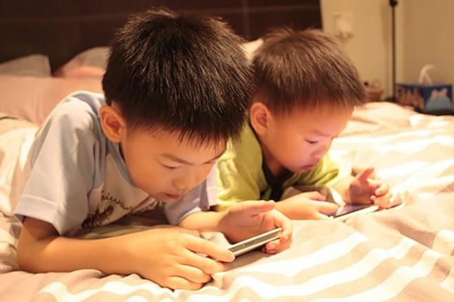 dùng điện thoại trước khi ngủ ảnh 5 dung dien thoai truoc khi ngu anh 5