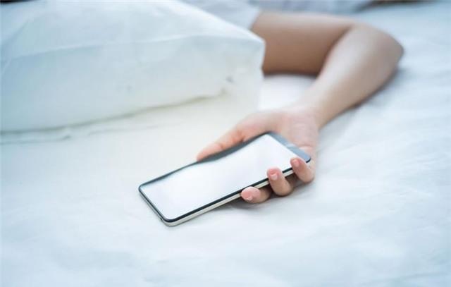 dùng điện thoại trước khi ngủ ảnh 6 dung dien thoai truoc khi ngu anh 6