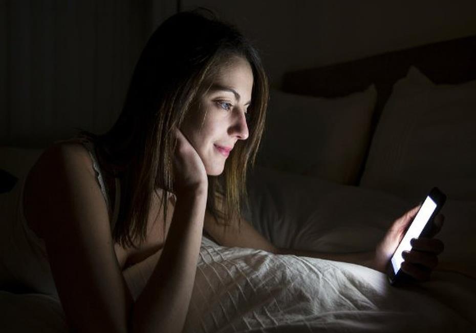 Nen de dien thoai o che do nao khi ngu? hinh anh