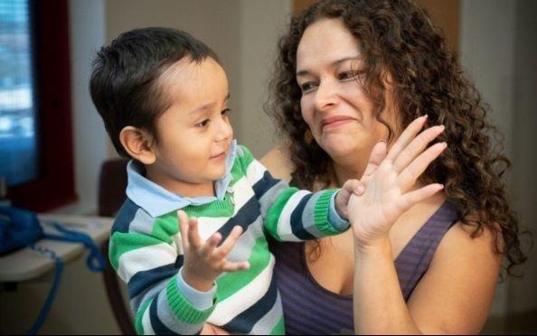 Dung virus HIV de tri benh cho nhung dua tre ‘bong bong’ hinh anh