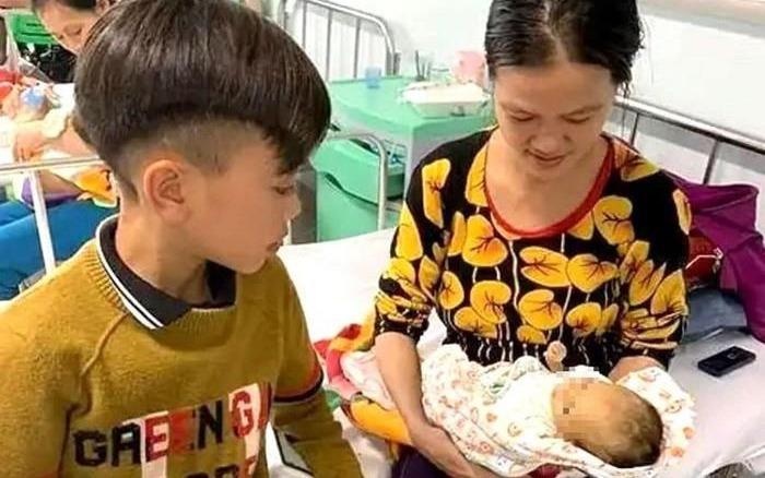 Em cau be dap xe hon 100 km tu Son La den Ha Noi khong qua khoi hinh anh