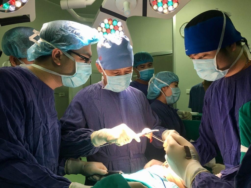 thay khớp háng  ảnh 1 thay khop hang anh 1