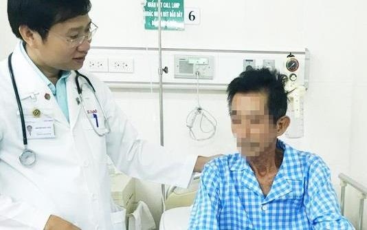 An kho tieu, di cap cuu phat hien ruot suyt vo hinh anh