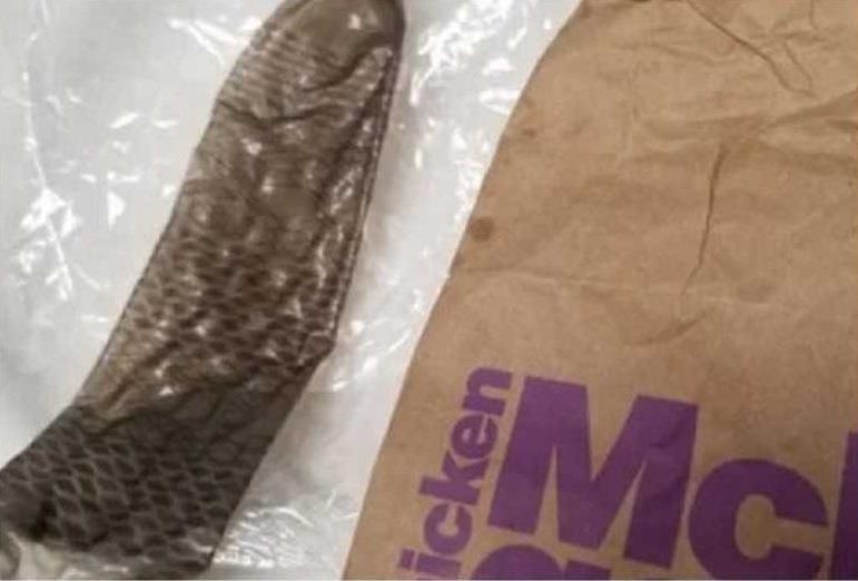 Bé 2 tuổi ăn phải bao cao su đã qua sử dụng  ảnh 1 Be 2 tuoi an phai bao cao su da qua su dung anh 1