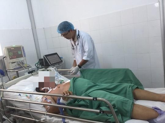 suýt mất mạng vì tự ngã xe máy ảnh 1 suyt mat mang vi tu nga xe may anh 1