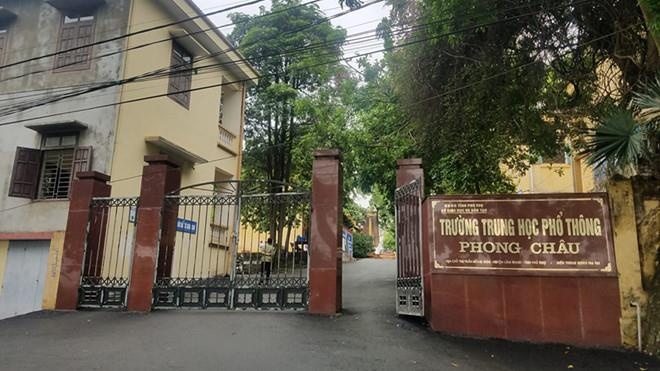 Nam sinh nghi lam 4 ban gai co bau anh 1