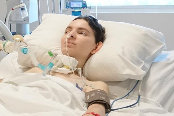 Nguoi cha niu giu su song cho con anh 1