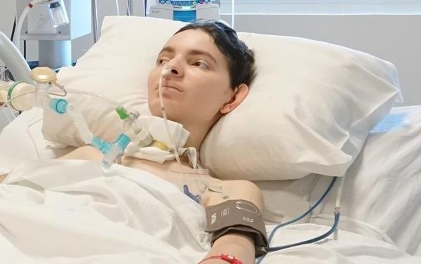 Nguoi cha di nua vong Trai Dat niu giu su song cho con o Viet Nam hinh anh