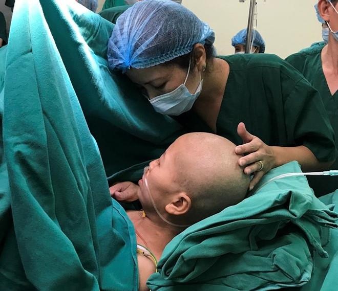 mẹ mắc ung thư sinh con ảnh 1 me mac ung thu sinh con anh 1