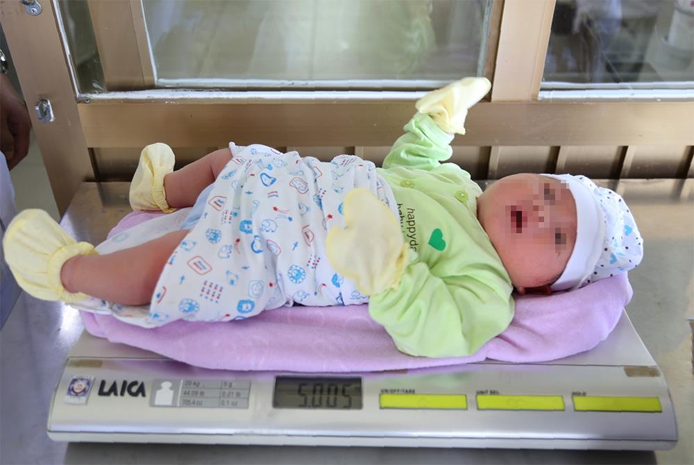 Sinh con nặng 5 kg ảnh 1 Sinh con nang 5 kg anh 1