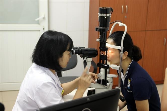 xử trí dị vật bay vào mắt ảnh 1 xu tri di vat bay vao mat anh 1