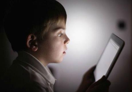 Den Led co the gay ton hai vong mac, roi loan suc khoe hinh anh