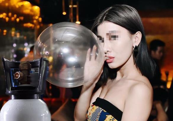 Hut bong cuoi 4 thang, thieu nu 17 tuoi bi thoai hoa cot song hinh anh