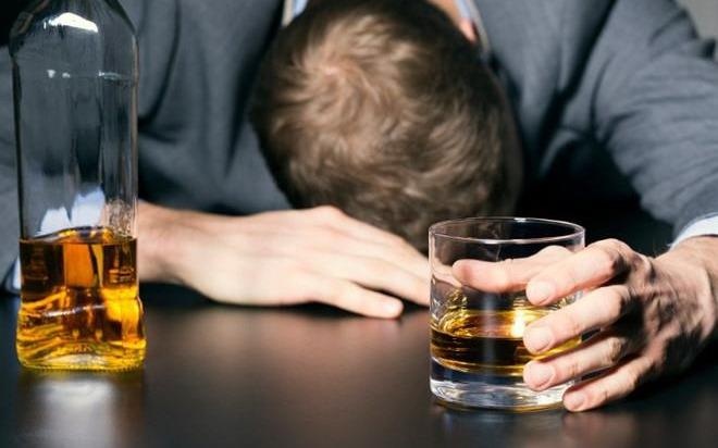 Meo uong ruou lau say hinh anh