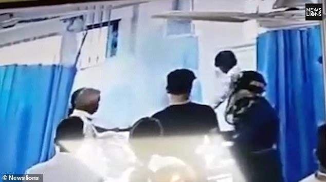 Người phụ nữ nổ đầu trên bàn mổ ảnh 1 Nguoi phu nu no dau tren ban mo anh 1