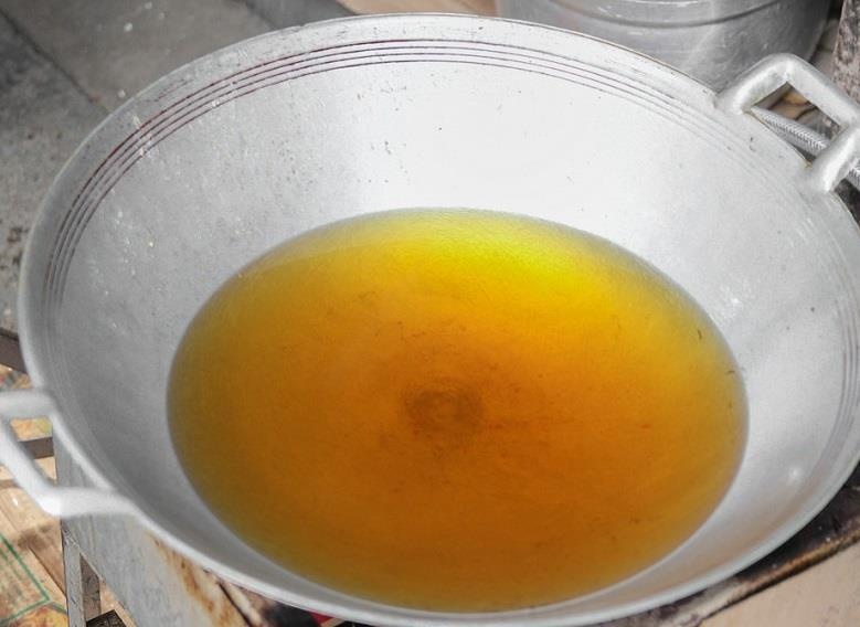 Bé 2 tuổi ngã vào chảo dầu ảnh 1 Be 2 tuoi nga vao chao dau anh 1