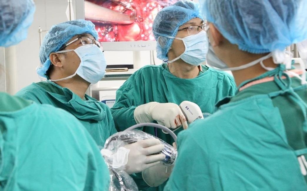 Phat hien u trung that lon nho kham suc khoe di xuat khau lao dong hinh anh