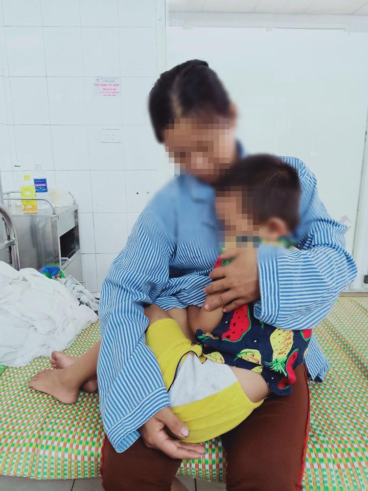 Trẻ uống nhầm thuốc tẩy, băng phiến ảnh 1 Tre uong nham thuoc tay, bang phien anh 1